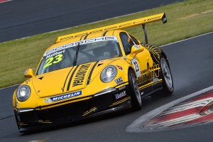 服部尚貴(イエローコーンGT3)