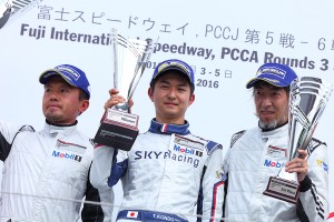 ポルシェカレラカップ ジャパン第6戦表彰台