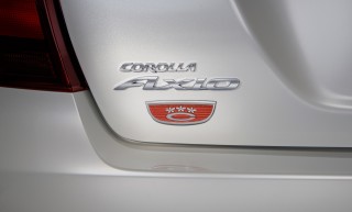 特別仕様車 HYBRID G“50 Limited” 花冠エンブレム