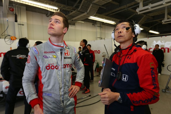 ストフェル・バンドーン（DOCOMO TEAM DANDELION RACING）と杉崎公俊エンジニア