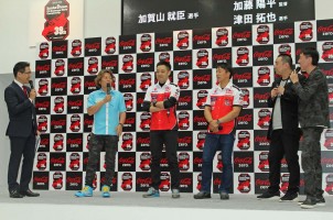 加賀山就臣、加藤陽平監督、津田拓也