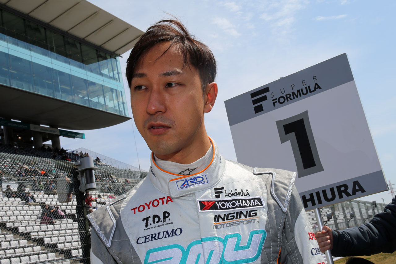 昨年、スーパーフォーミュラで王座を獲得し、カーナンバー1をつける石浦宏明（P.MU／CERUMO・INGING）