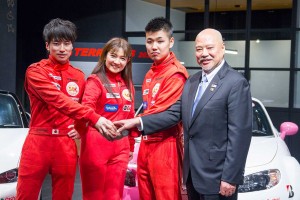 左からTeam TERRAMOSの梅田剛、藤井順子、鎌倉裕貴、寺田陽次郎氏