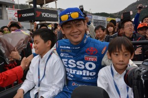 ふたりの息子たちとパレードランを行った脇阪寿一