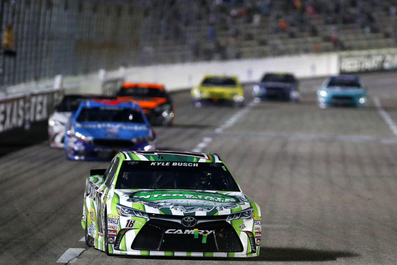 2週連続で週末“完全制覇”を達成したカイル・ブッシュ（トヨタ・カムリ）