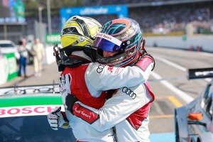 DTM開幕戦ホッケンハイム/喜び合うエドアルド・モルタラとニコ・ミュラー