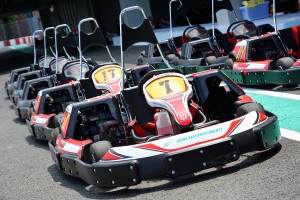 鈴鹿サーキットパークで使用されるビレルN35。安全のためシートベルトとロールバーが用意される。