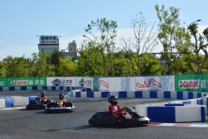 ミニ鈴鹿サーキットを走るカート