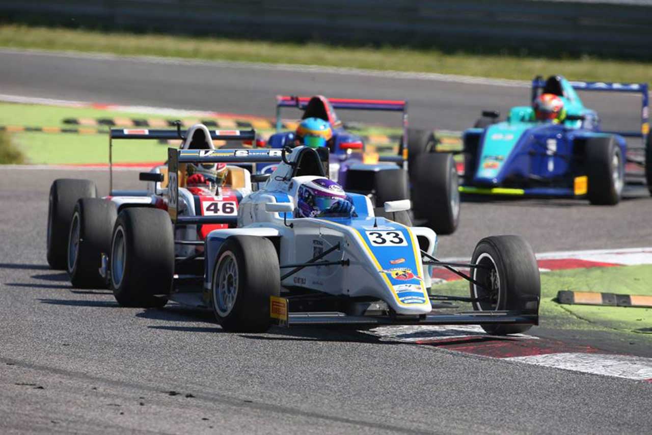 イタリアFIA-F4第2大会アドリア　佐藤万璃音