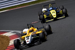 DRAGONと片山義章のF3-N首位争い