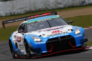 スーパー耐久第2戦SUGO グループ1の決勝レースで優勝したスリーボンド日産自動車大学校GT-R