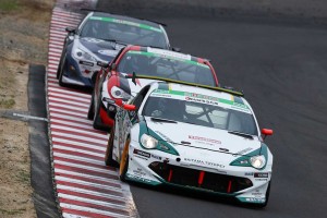 スーパー耐久第2戦SUGO グループ2決勝終盤の2位争い