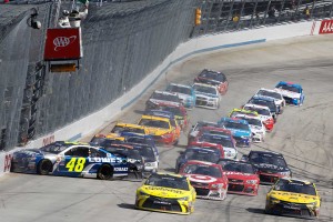 NASCAR第12戦ドーバー 354周目に起きたジミー・ジョンソン(シボレーSS)のクラッシュ