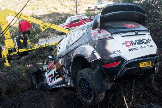 パッドンのクラッシュ現場では、オット・タナクもクラッシュ。すぐにマシンは回収され、炎上は免れた