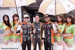 Arnage Racingの安岡秀徒、久保凛太郎、加納政樹、Bon Bon Arnageのメンバーたち