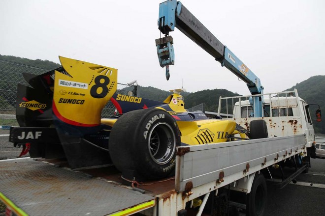 予選日午前のフリー走行でクラッシュした小林可夢偉（SUNOCO Team LeMans）のマシン