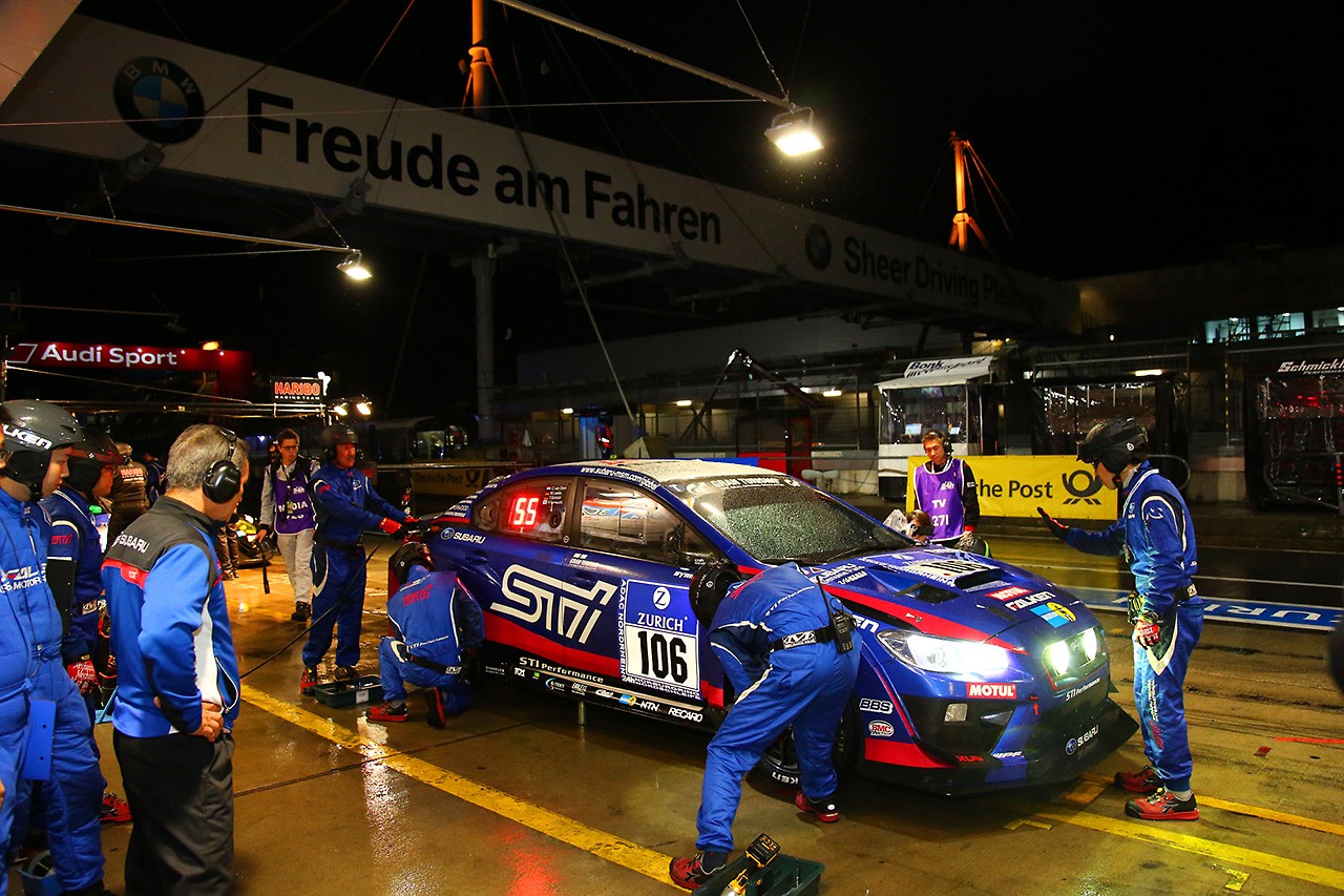 ニュルブルクリンク24時間を戦うスバルwrx Sti スバルwrx Sti 逆境を跳ね返し激戦のニュル24時間sp3tクラス連覇を達成の画像 写真 2 Autosport Web