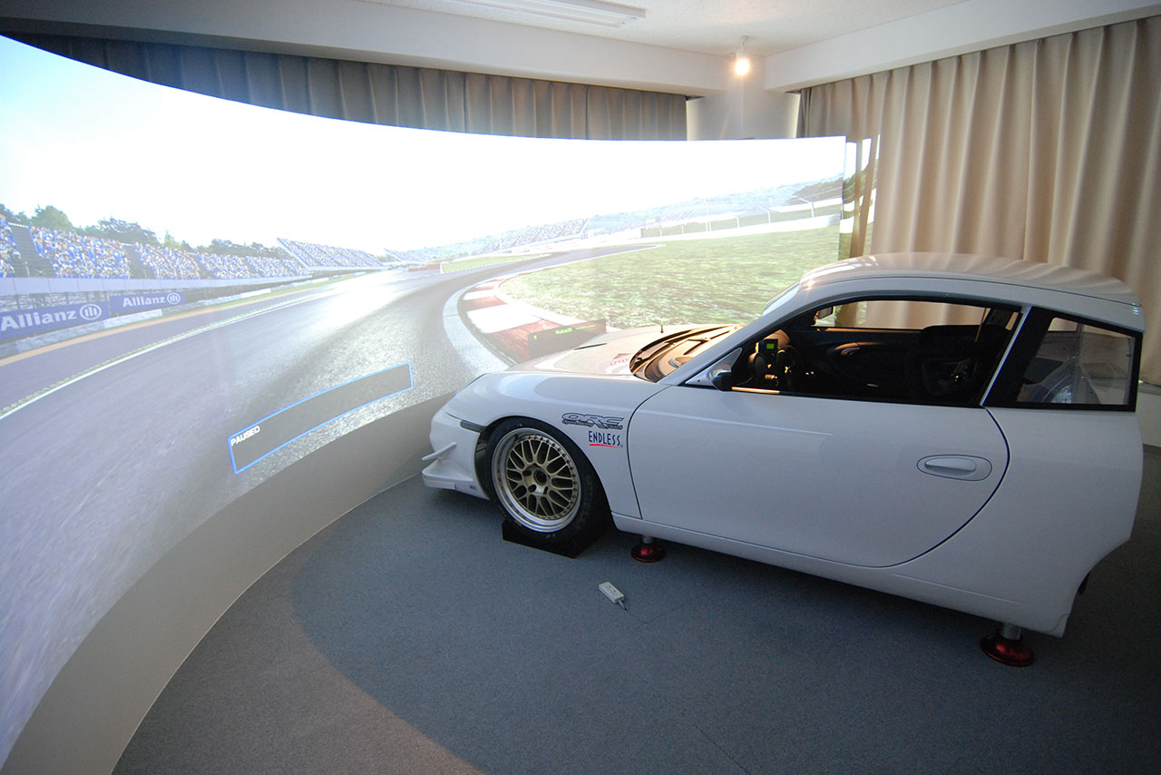 東京バーチャルサーキットでは、梅雨どきの割引キャンペーンを実施している。