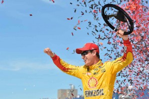 NASCAR第15戦ミシガンで優勝した ジョーイ・レガノ（フォード・フュージョン）