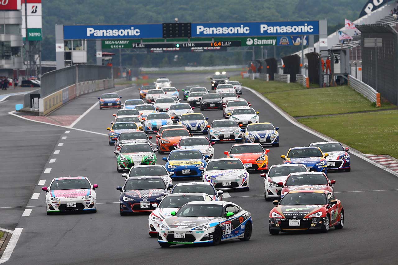 86／BRZ第4戦富士 プロフェッショナルシリーズ決勝スタート