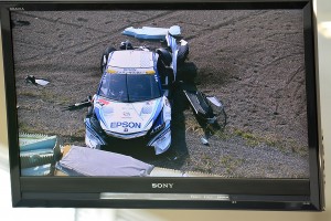 クラッシュしたEpson NSX CONCEPT-GTを映す場内監視映像
