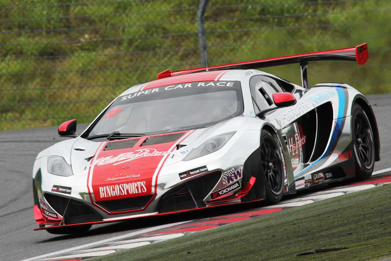 スーパーカー・レースシリーズ 第1戦富士 決勝レース　カテゴリーⅠを制した飯田太陽（ケーズフロンティア マクラーレンMP4-12C GT3）