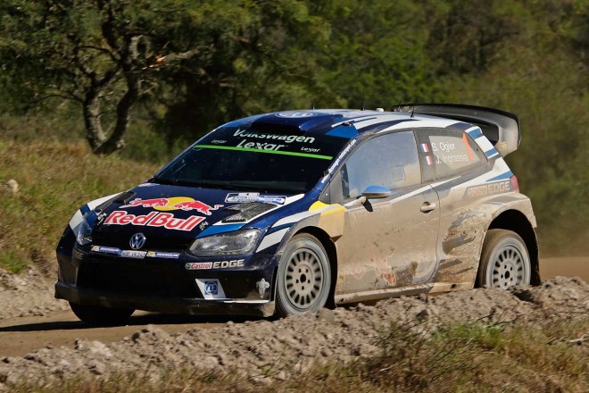 グラベルイベントでは、先頭車は路面の“掃除役”を強いられ、タイムを出すことが難しい