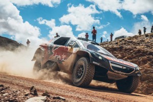 今年のダカールを制したマシンに足回りのリファイン、エアコンの導入などの改良が加えられたプジョー2008DKRs