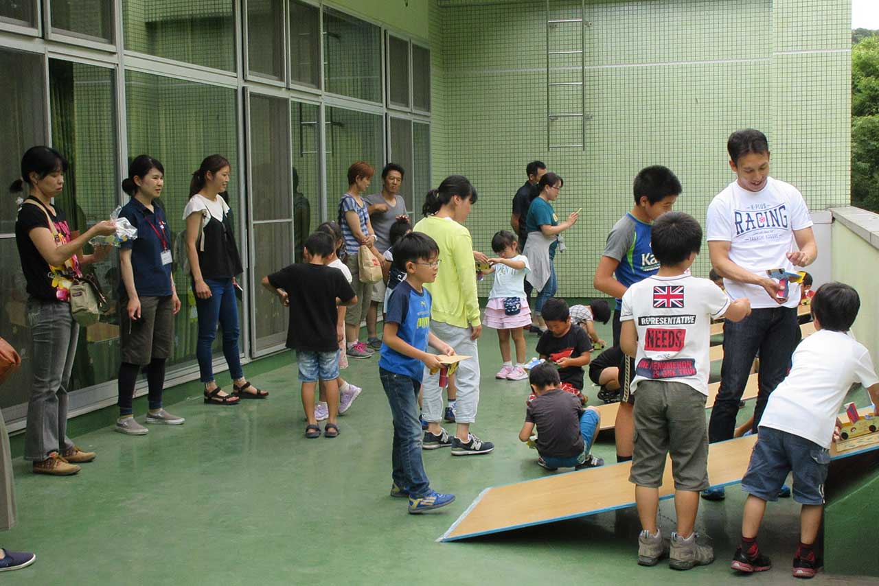 小暮卓史が『スペシャル科学工作』に参加。多くの子どもたちと触れ合った