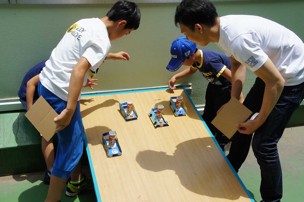 小暮卓史が『スペシャル科学工作』に参加。多くの子どもたちと触れ合った