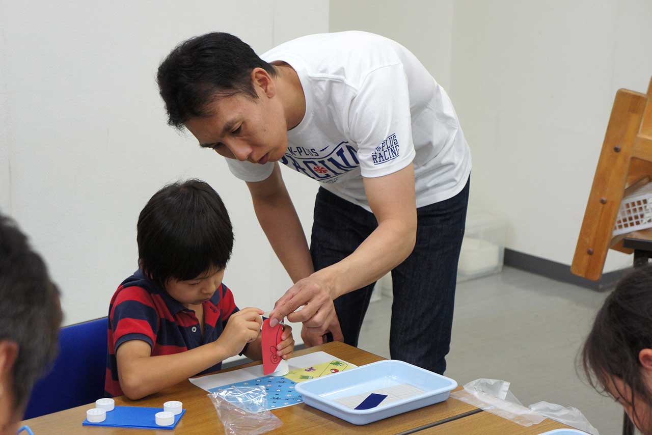 小暮卓史が『スペシャル科学工作』に参加。多くの子どもたちと触れ合った