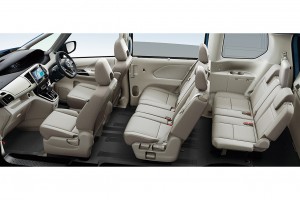 新型セレナの室内