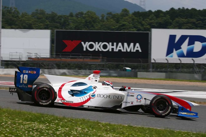 2番手タイムを記録したオリベイラ。赤いラインの入ったソフトタイヤを装着している