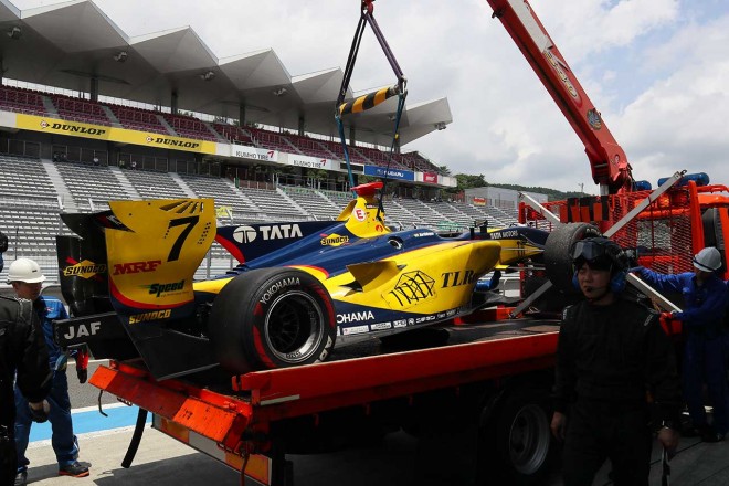 スーパーフォーミュラ富士メーカーテスト 1コーナーでコースオフしたナレイン・カーティケヤン（SUNOCO Team LeMans）