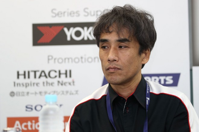 ヨコハマ・モータースポーツ・インターナショナルの開発本部長、秋山一郎エンジニア