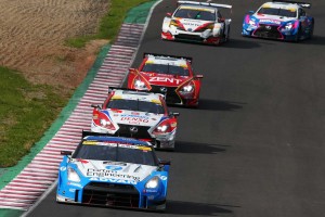 2016スーパーGT第4戦SUGO　レース終盤に繰り広げたトップ争い