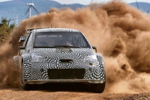 開発中のトヨタ・ヤリスWRC