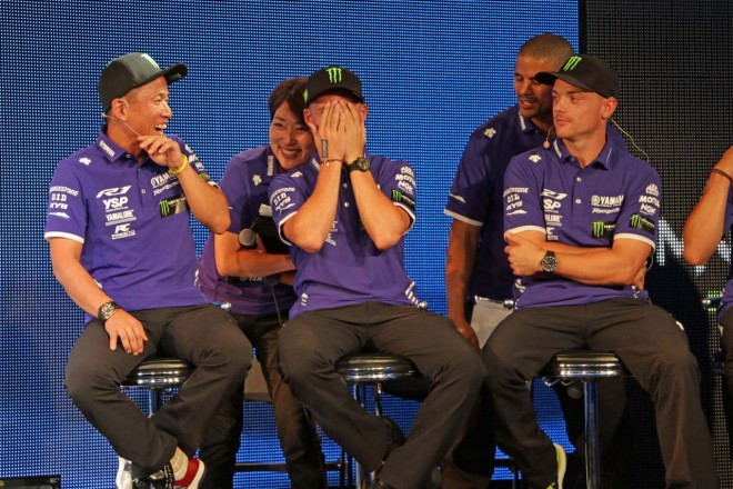 辻氏の回答に対して手を顔でおおって返答したポル・エスパルガロ