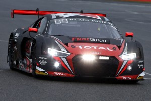 バゲットがドライブする4号車アウディR8 LMS