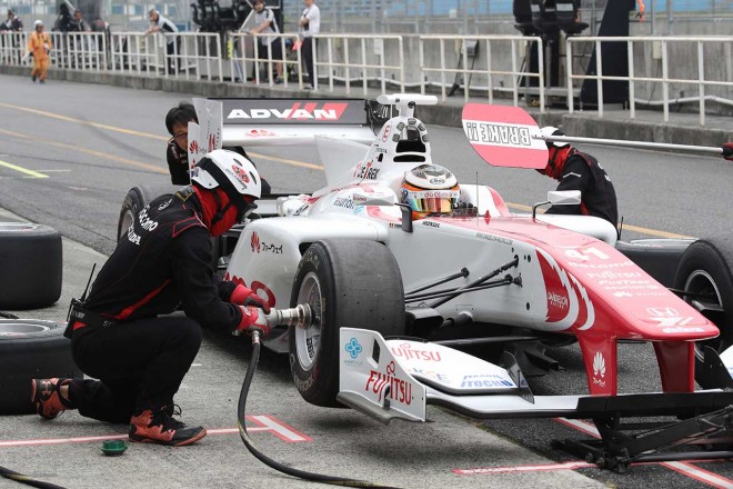 燃料やピットでのロスタイムを考えると、通常と同じく1ストップ戦略が主流か