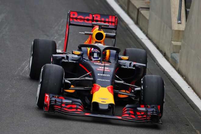 シルバーストン インシーズンテスト ハロを取付けたレッドブルRB12