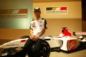 最終戦の日本グランプリには佐藤琢磨が緊急参戦。果敢な走りを見せ6位入賞