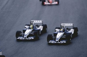 ファン・パブロ・モントーヤとラルフ・シューマッハーのチームメイト対決も注目された