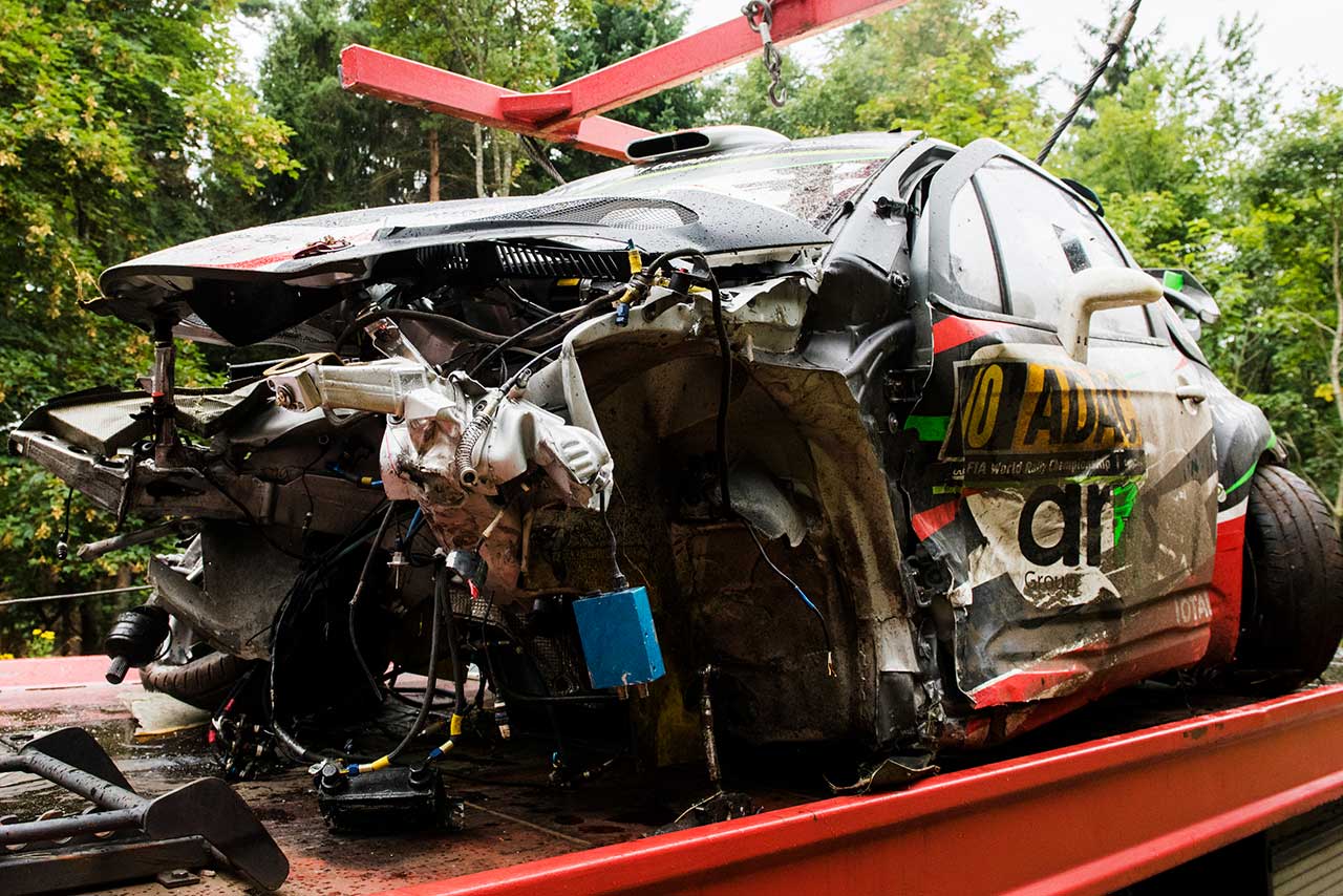 SS10で激しくクラッシュしたステファン・ルフェーブルのシトロエンDS3 WRC