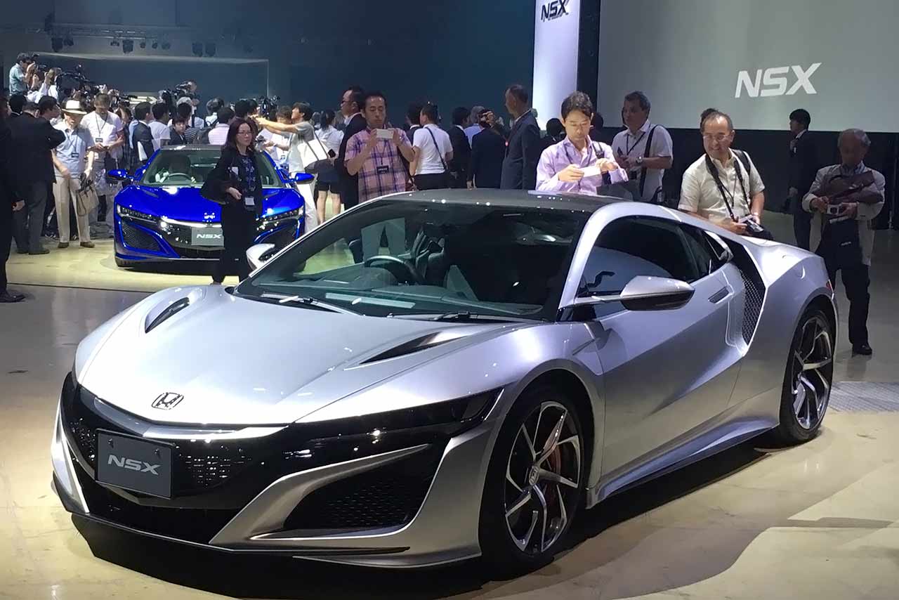 東京都内で開催された発表会に登場した新型NSX