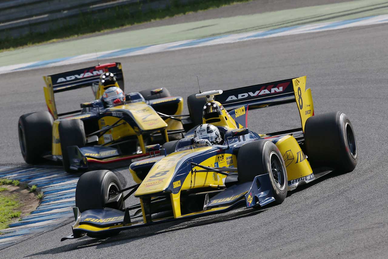 全日本スーパーフォーミュラ選手権に参戦するSUNOCO Team LeMansの小林可夢偉とナレイン・カーティケヤン