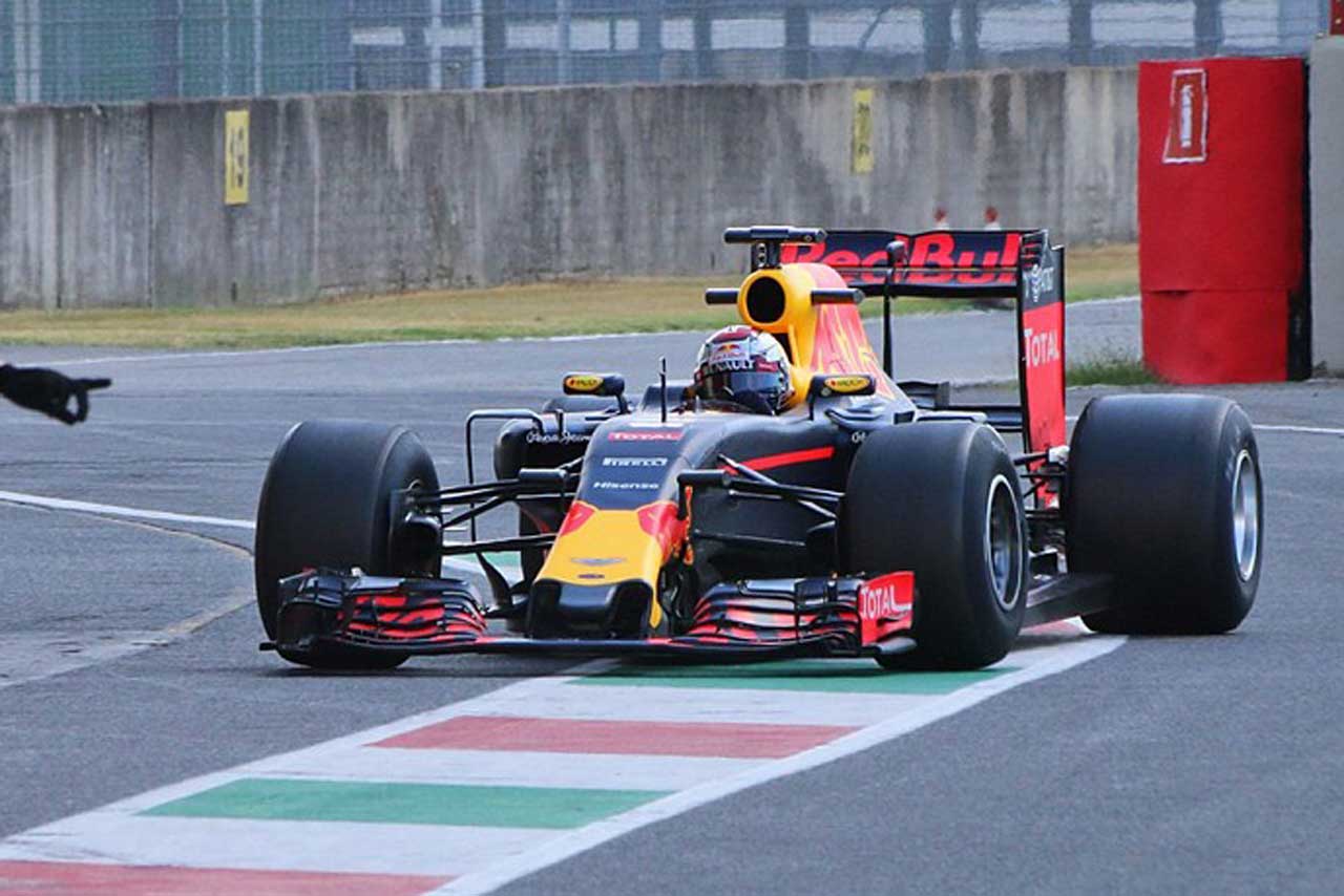 ムジェロでワイドタイヤを試したレッドブル