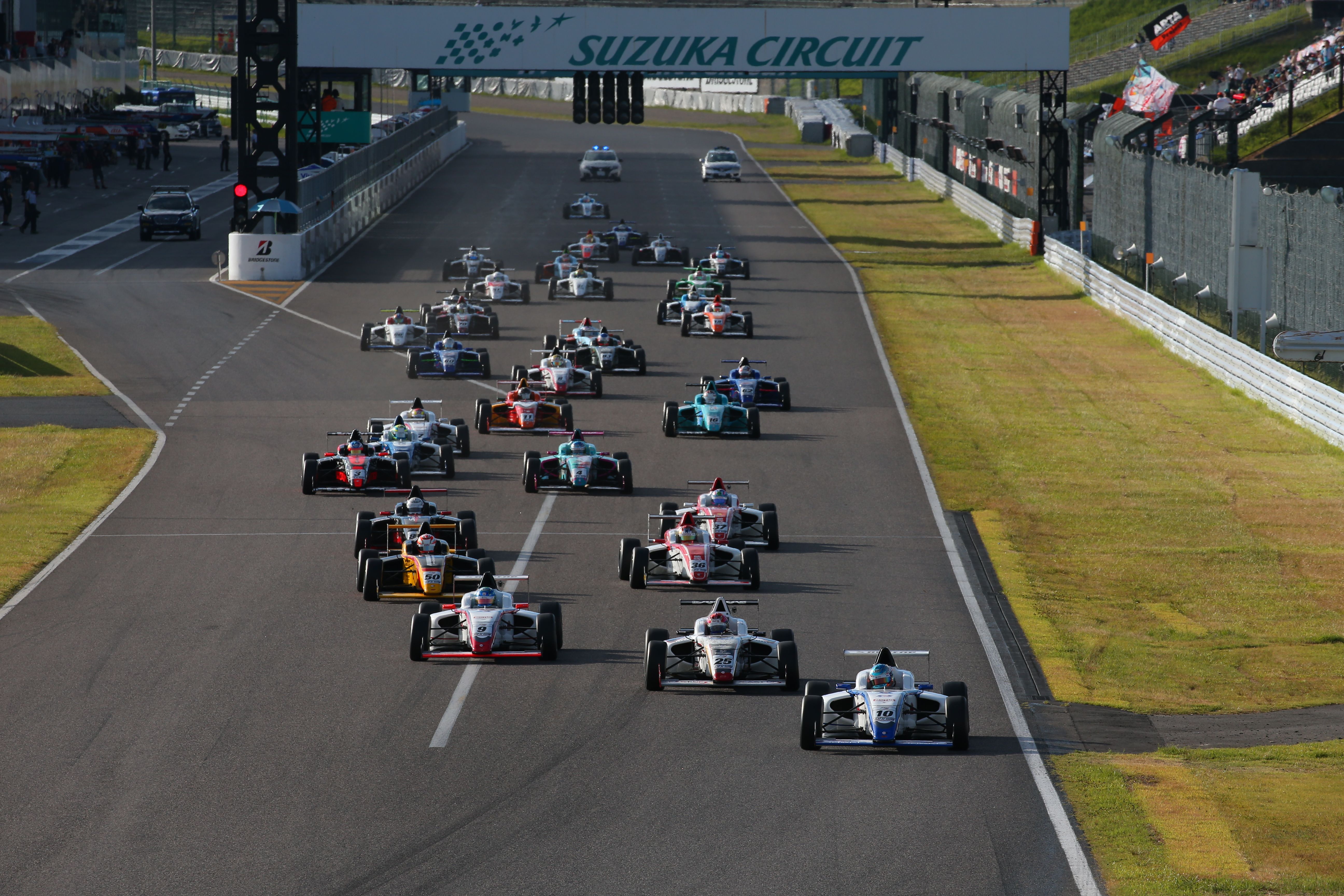 FIA-F4鈴鹿ラウンド　第11戦スタート