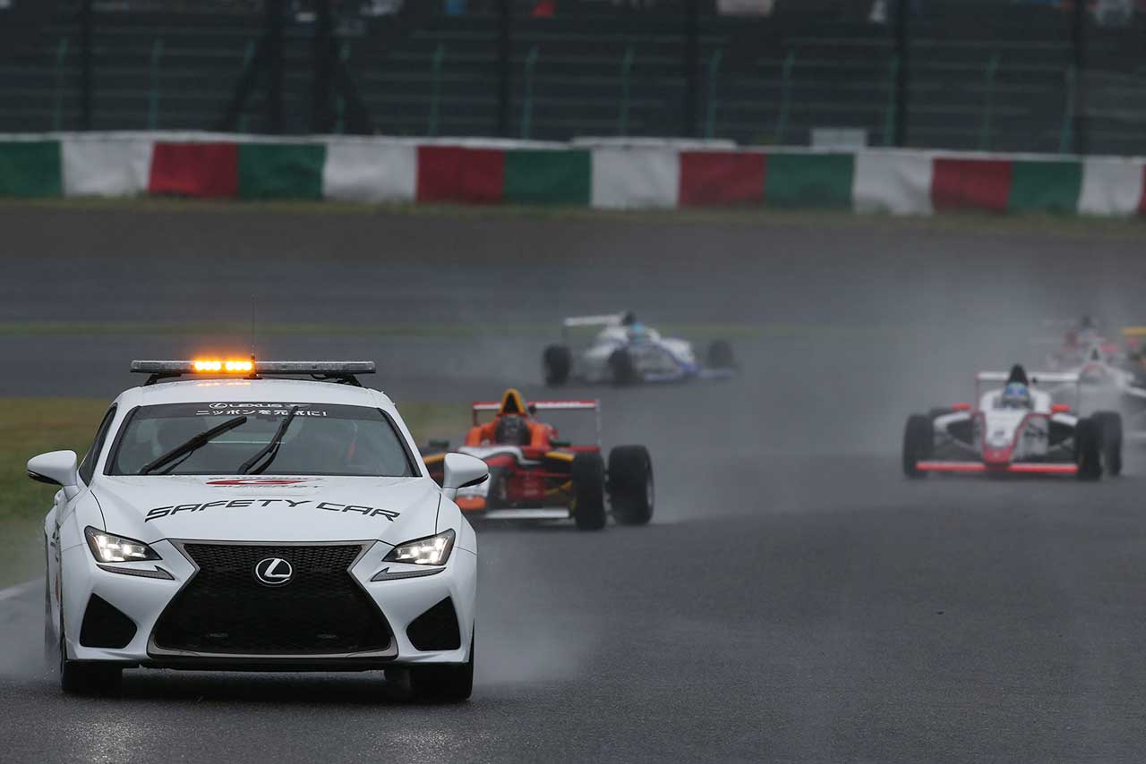 FIA-F4鈴鹿ラウンド　第12戦は降雨によりセーフティカースタートとなった