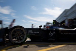 頭部保護デバイス以外に、クリアすべき技術課題は多そうだ